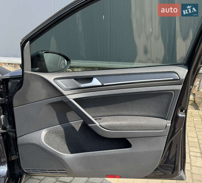 Хетчбек Volkswagen Golf 2013 в Стрию