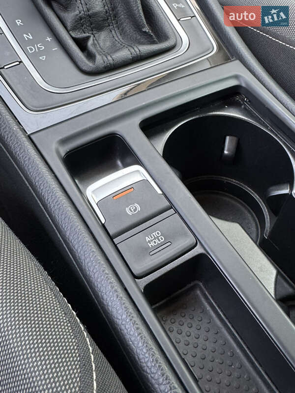 Хетчбек Volkswagen Golf 2013 в Стрию