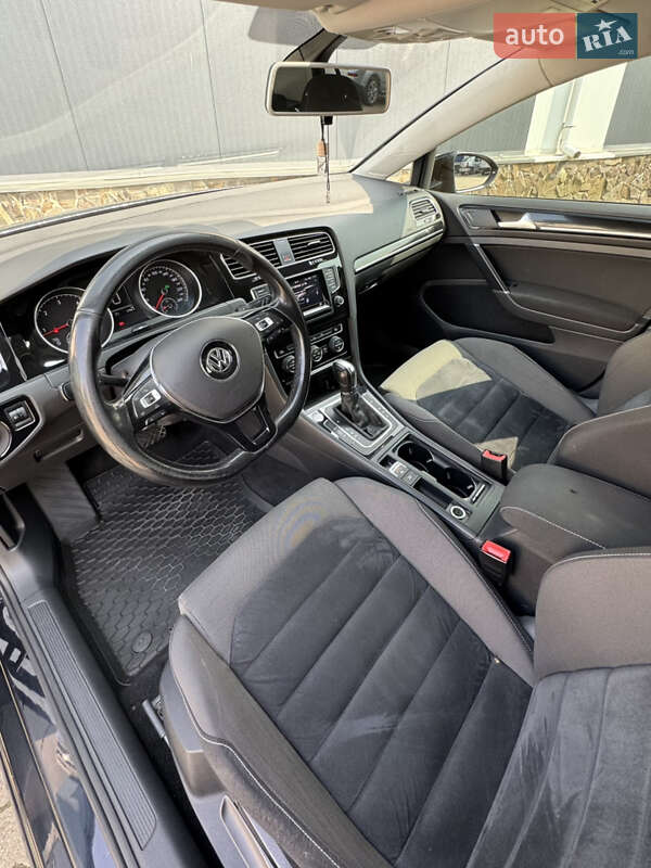 Хетчбек Volkswagen Golf 2013 в Стрию