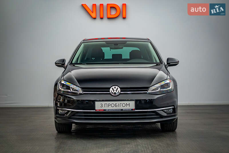 Хэтчбек Volkswagen Golf 2020 в Киеве