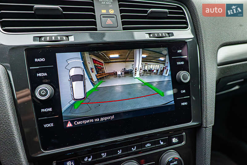 Хэтчбек Volkswagen Golf 2020 в Киеве