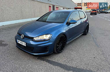Хэтчбек Volkswagen Golf 2015 в Киеве