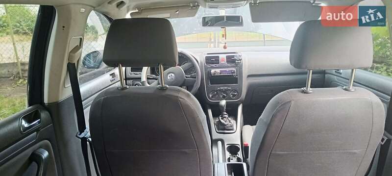 Хэтчбек Volkswagen Golf 2004 в Днепре