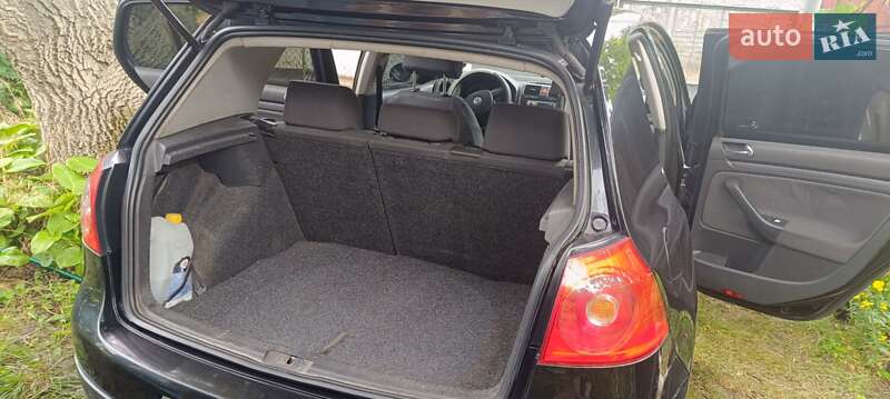 Хэтчбек Volkswagen Golf 2004 в Днепре