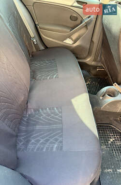 Хэтчбек Volkswagen Golf 2010 в 