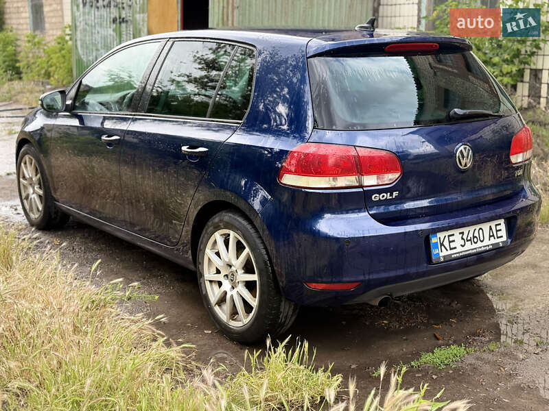 Хэтчбек Volkswagen Golf 2010 в 