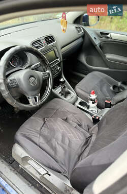 Хэтчбек Volkswagen Golf 2010 в 