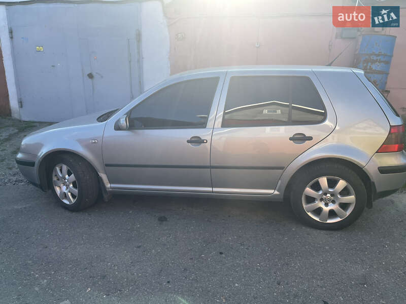 Хэтчбек Volkswagen Golf 2002 в Хмельницком