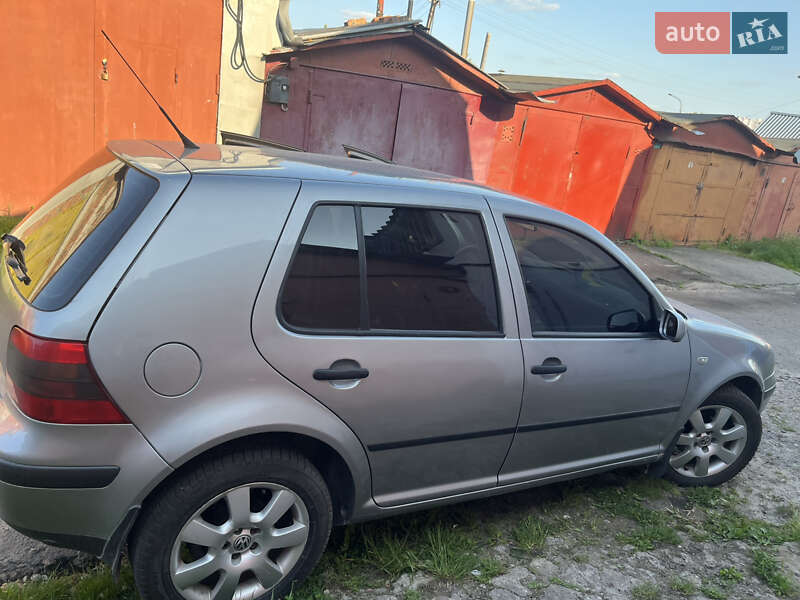 Хэтчбек Volkswagen Golf 2002 в Хмельницком