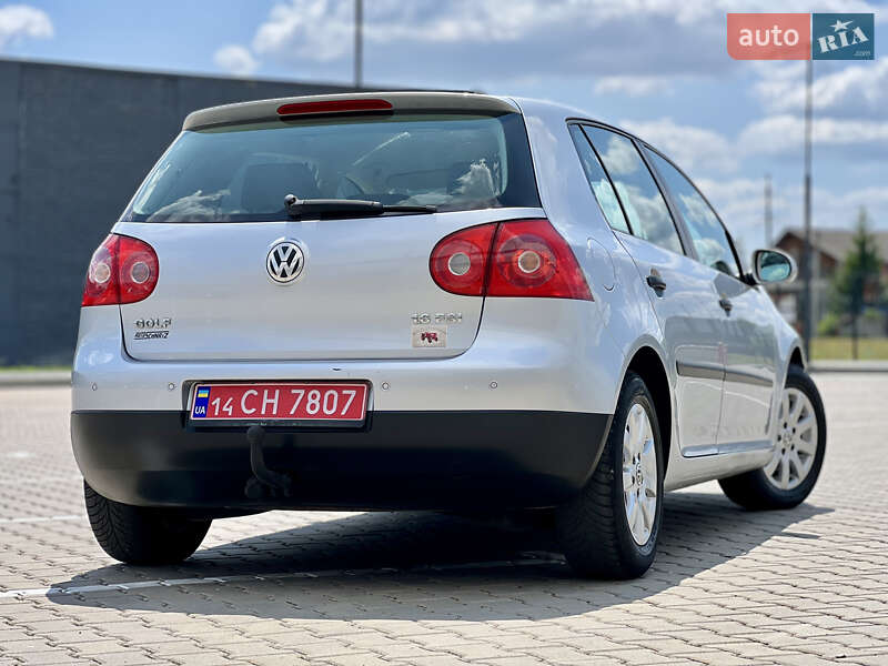 Хетчбек Volkswagen Golf 2004 в Івано-Франківську
