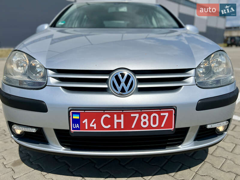 Хетчбек Volkswagen Golf 2004 в Івано-Франківську