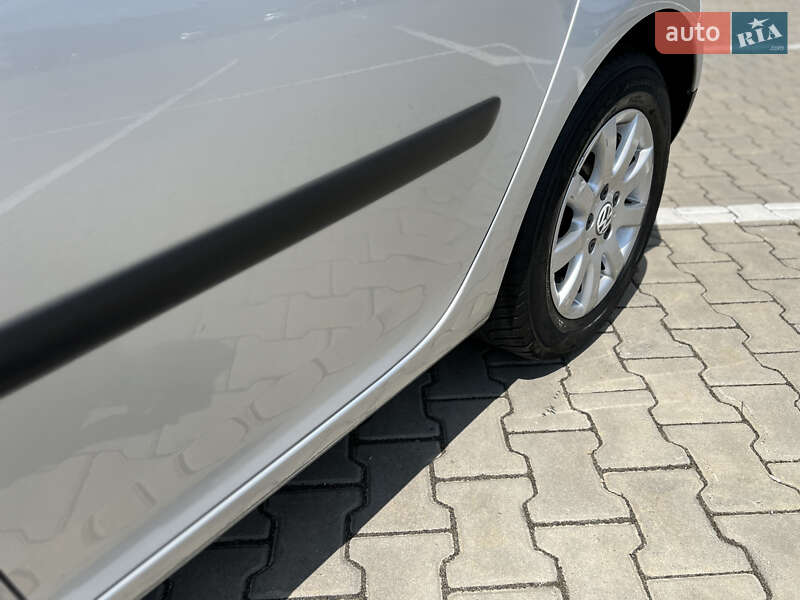 Хетчбек Volkswagen Golf 2004 в Івано-Франківську