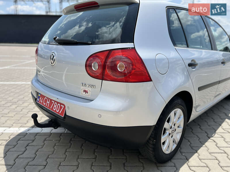Хетчбек Volkswagen Golf 2004 в Івано-Франківську