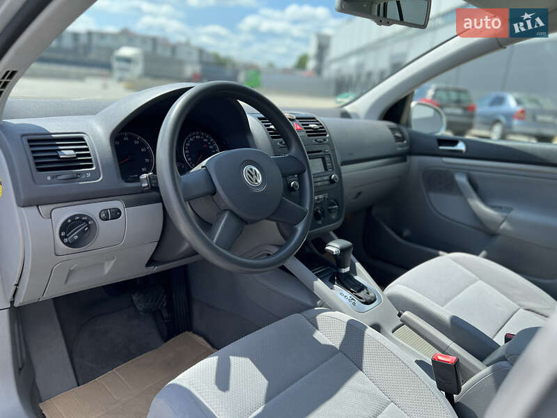 Хетчбек Volkswagen Golf 2004 в Івано-Франківську