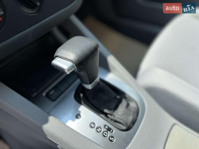 Хетчбек Volkswagen Golf 2004 в Івано-Франківську