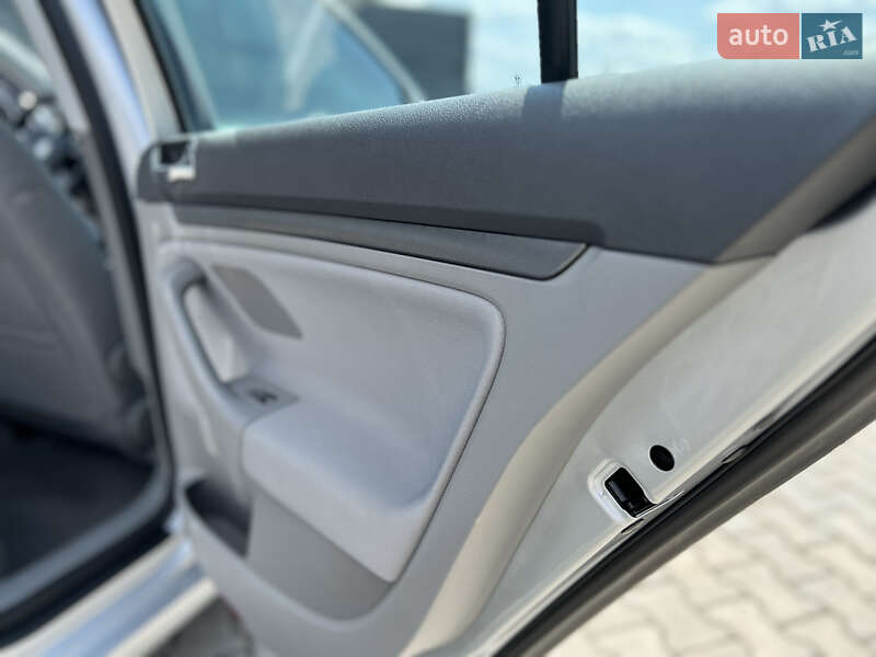 Хетчбек Volkswagen Golf 2004 в Івано-Франківську