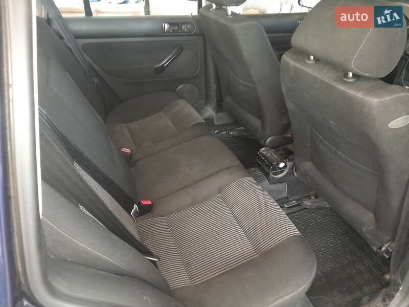 Універсал Volkswagen Golf 2001 в Валках