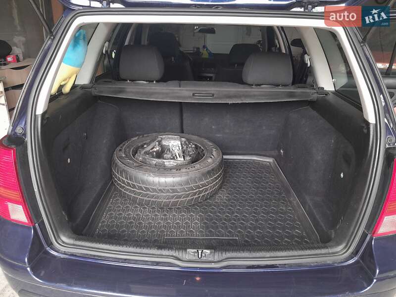 Універсал Volkswagen Golf 2001 в Валках