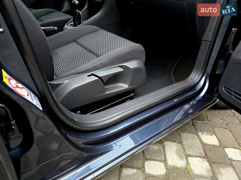 Хетчбек Volkswagen Golf 2009 в Полтаві