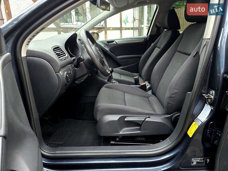 Хетчбек Volkswagen Golf 2009 в Полтаві
