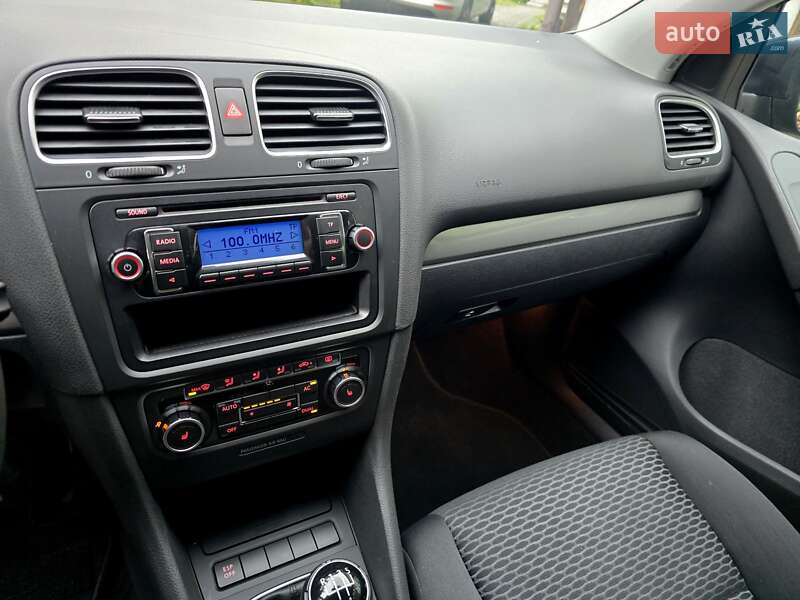 Хетчбек Volkswagen Golf 2009 в Полтаві