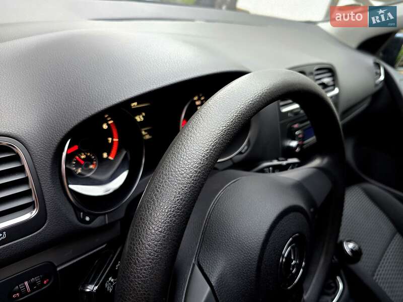 Хетчбек Volkswagen Golf 2009 в Полтаві