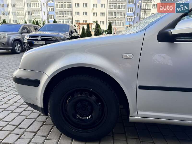 Хетчбек Volkswagen Golf 2002 в Івано-Франківську