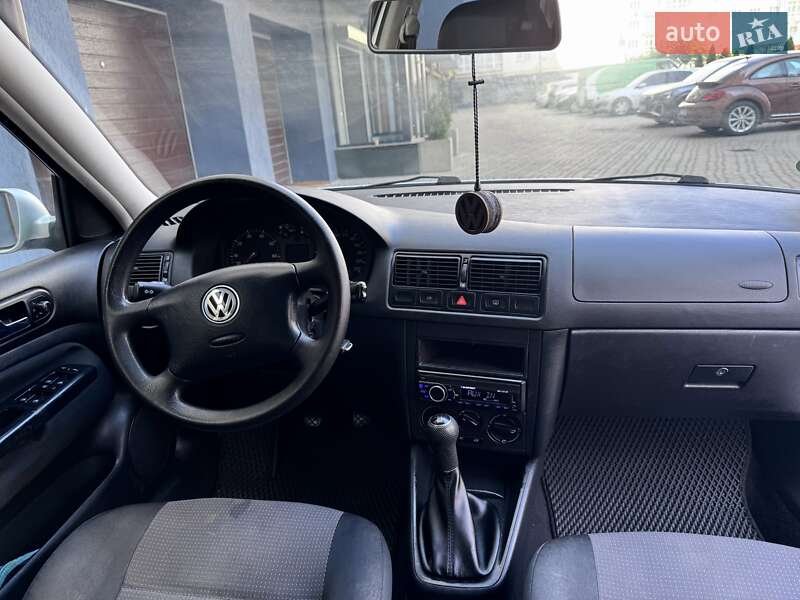 Хетчбек Volkswagen Golf 2002 в Івано-Франківську