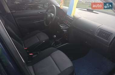 Хэтчбек Volkswagen Golf 2000 в 
