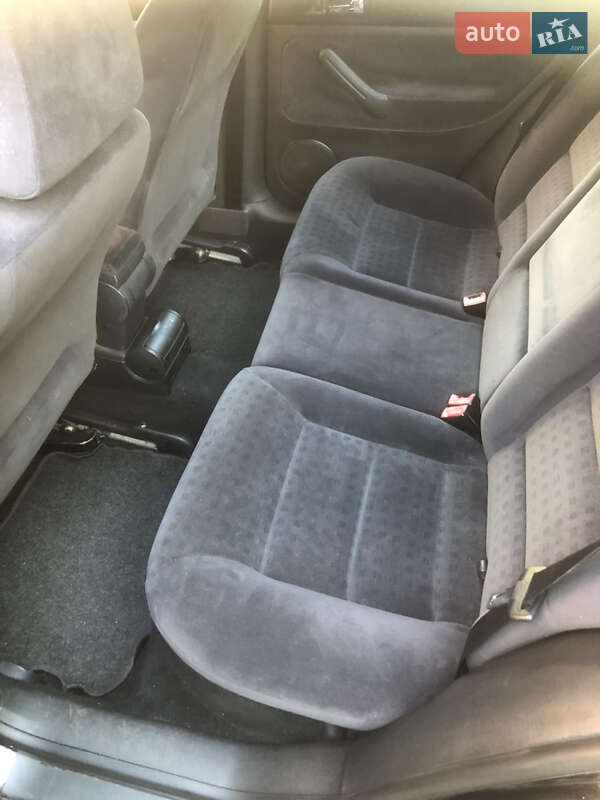 Універсал Volkswagen Golf 2003 в Львові