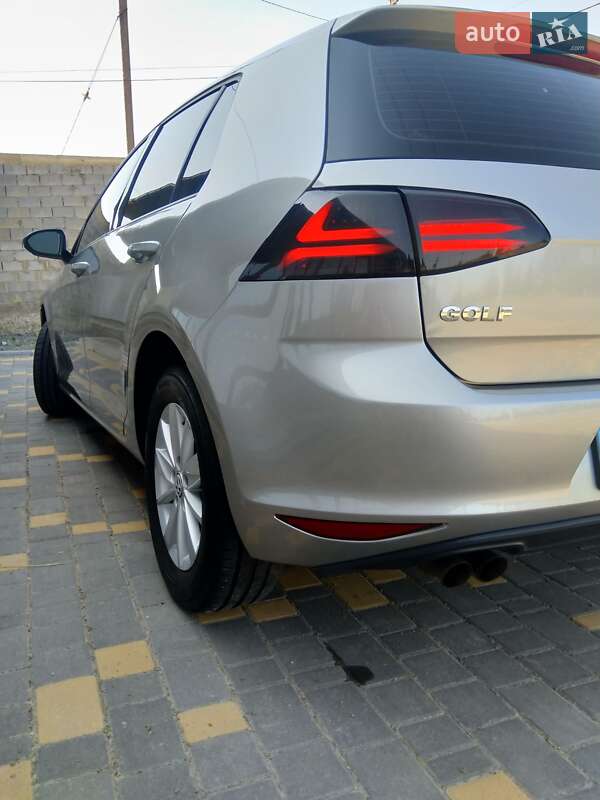 Хэтчбек Volkswagen Golf 2015 в Новоднестровске