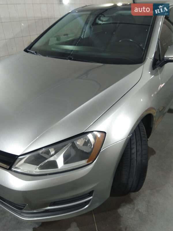 Хэтчбек Volkswagen Golf 2015 в Новоднестровске