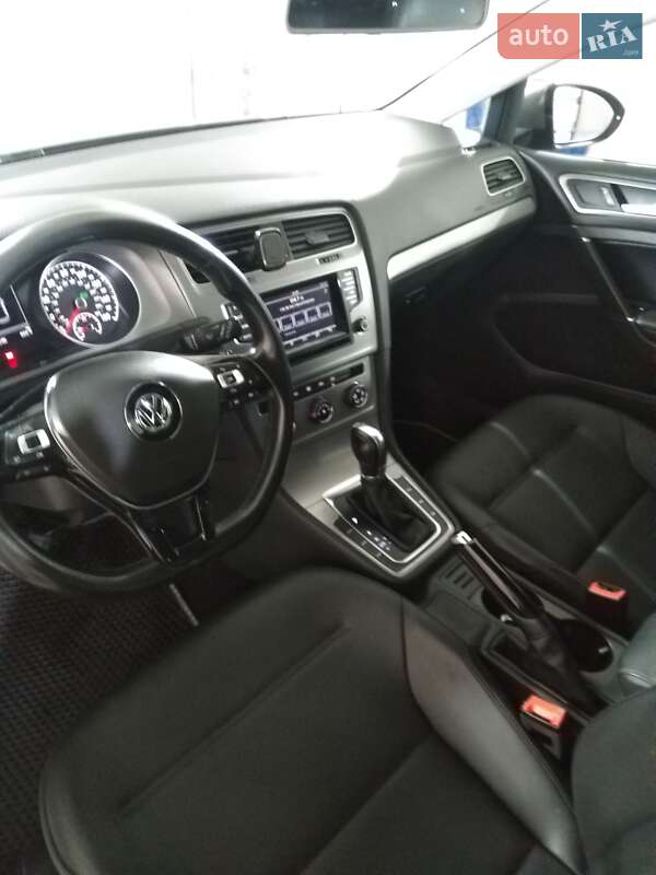 Хэтчбек Volkswagen Golf 2015 в Новоднестровске