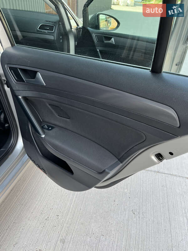 Універсал Volkswagen Golf 2019 в Луцьку