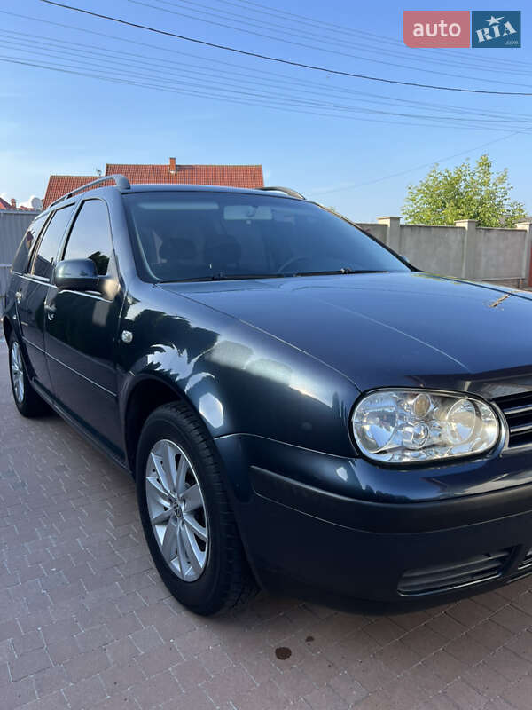 Универсал Volkswagen Golf 2004 в Ужгороде