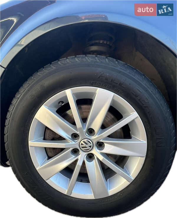 Универсал Volkswagen Golf 2004 в Ужгороде