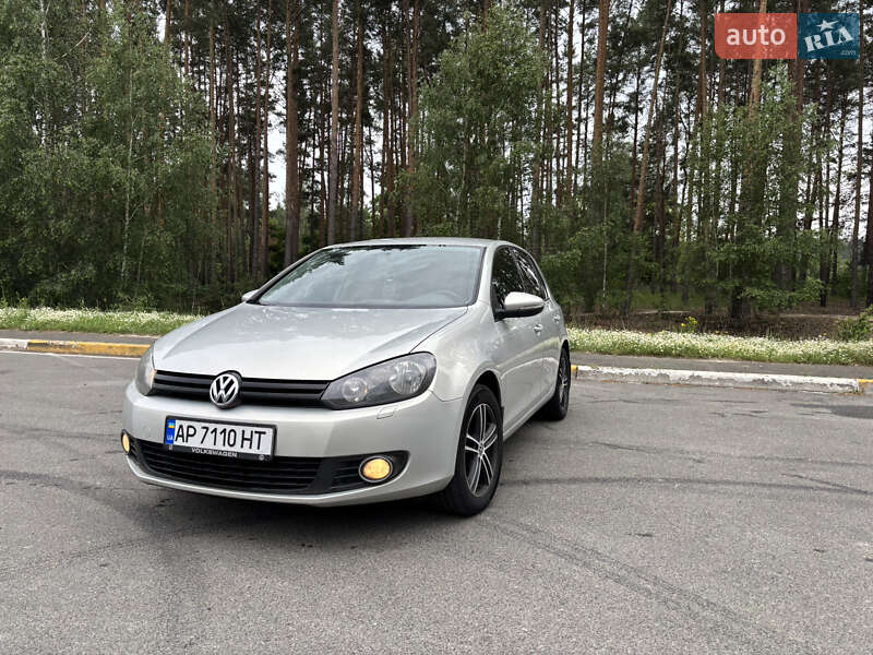 Хэтчбек Volkswagen Golf 2011 в Киеве