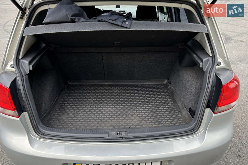 Хэтчбек Volkswagen Golf 2011 в Киеве
