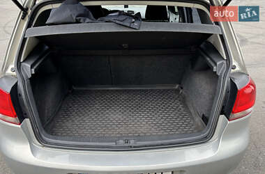 Хетчбек Volkswagen Golf 2011 в 