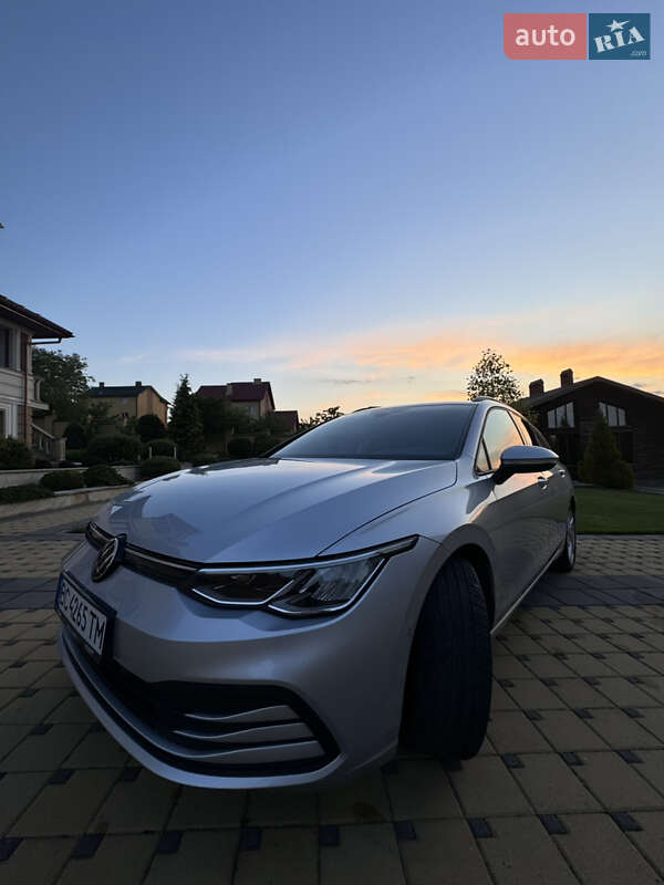 Універсал Volkswagen Golf 2021 в Дрогобичі