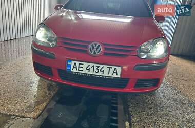 Хэтчбек Volkswagen Golf 2005 в 