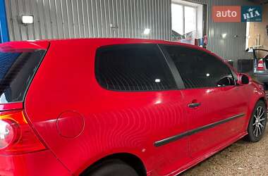 Хэтчбек Volkswagen Golf 2005 в 
