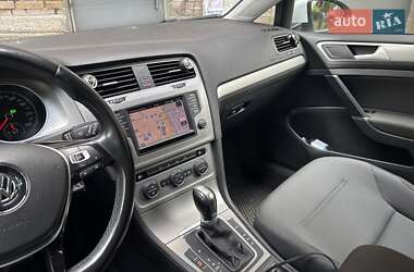 Хэтчбек Volkswagen Golf 2016 в 