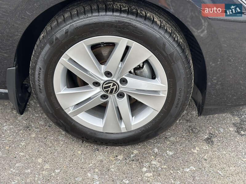 Хэтчбек Volkswagen Golf 2020 в Киеве