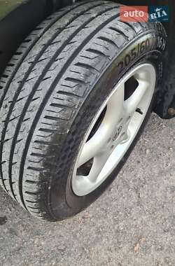 Хэтчбек Volkswagen Golf 2004 в 