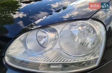 Хэтчбек Volkswagen Golf 2004 в 