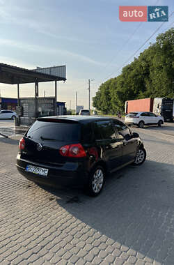 Хэтчбек Volkswagen Golf 2004 в 