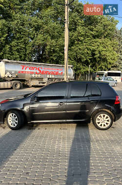 Хэтчбек Volkswagen Golf 2004 в 