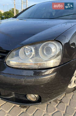 Хэтчбек Volkswagen Golf 2004 в 