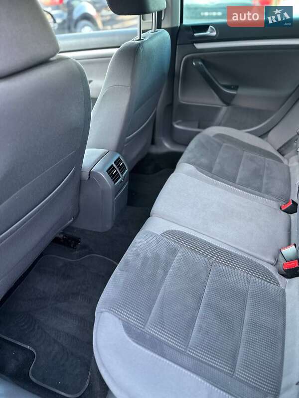 Универсал Volkswagen Golf 2009 в Ровно